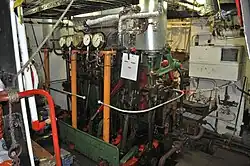 Un motor de triple expansión en el Lydia Eva (deriva de vapor)