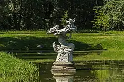 Tritón salvando niños