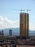 Foto de su construcción tomada en agosto de 2007 desde Riviera Hotel & Casino.
