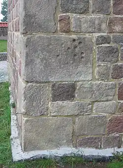 Tras el diablo Boruta en la pared de la torre