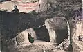 Dos cuevas en Cherkes-Kermen (Crimea) hacia 1910
