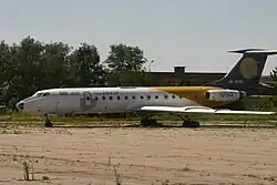 Túpolev Tu-134 de Air Kharkiv abandonado en el Aeropuerto Internacional de Járkov (2007)