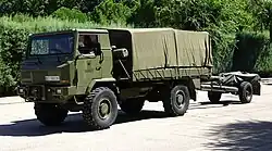 URO MAT-18.16 arrastrando un Light Gun L-118.