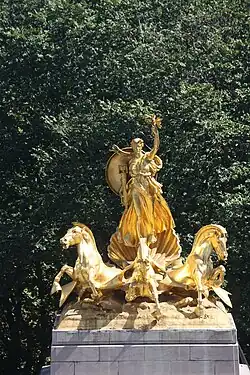 Grupo escultórico Columbia Triunfante en lo alto del Monumento Nacional al USS Maine