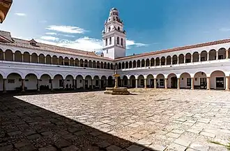 La Universidad Mayor Real de San Francisco Xavier en Sucre, fundada en 1624 (Bolivia)