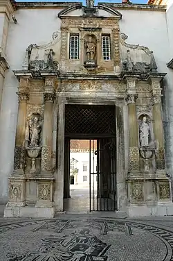 Porta Férrea (fachada este)