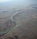 Vista aérea del curso del río Ural, entre Oral y Atyrau (Kazajistán)