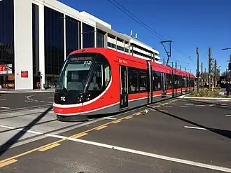 Tranvía Urbos 3 de la red de tranvía de Canberra, Australia.
