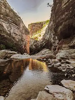 Entrada al vergel entre los cañones y piedras de Toro Toro.