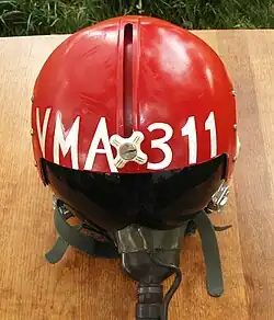 Casco de vuelo VMA-311 del escuadrón de Marines de los Estados Unidos de América de la época de la Guerra de Vietnam