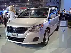 Volkswagen Routan Exclusive (2009).