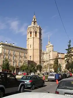 Catedral, Miguelete y plaza de la Reina.