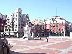 (izda) Edificio entre Plaza Mayor y Calle Santiago (1934)