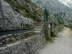 Compuerta de alivio del canal