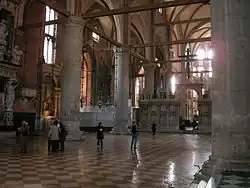 Interior de la basílica.