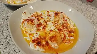 Huevos pochados con pimentón