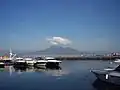 Vista del Vesubio desde el puerto.