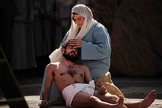 Jesús muerto junto a su madre