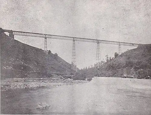 Fotografía del viaducto antes de la instalación de los refuerzos.