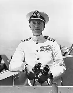 Contralmirante W.G Tennant, comandante del HMS Repulse.