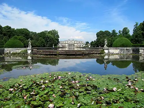 Reflejo en el estanque