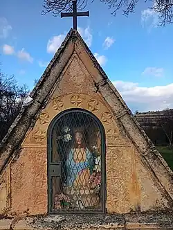 Imagen tallada en piedra con un policromado de la Virgen del Pradillo