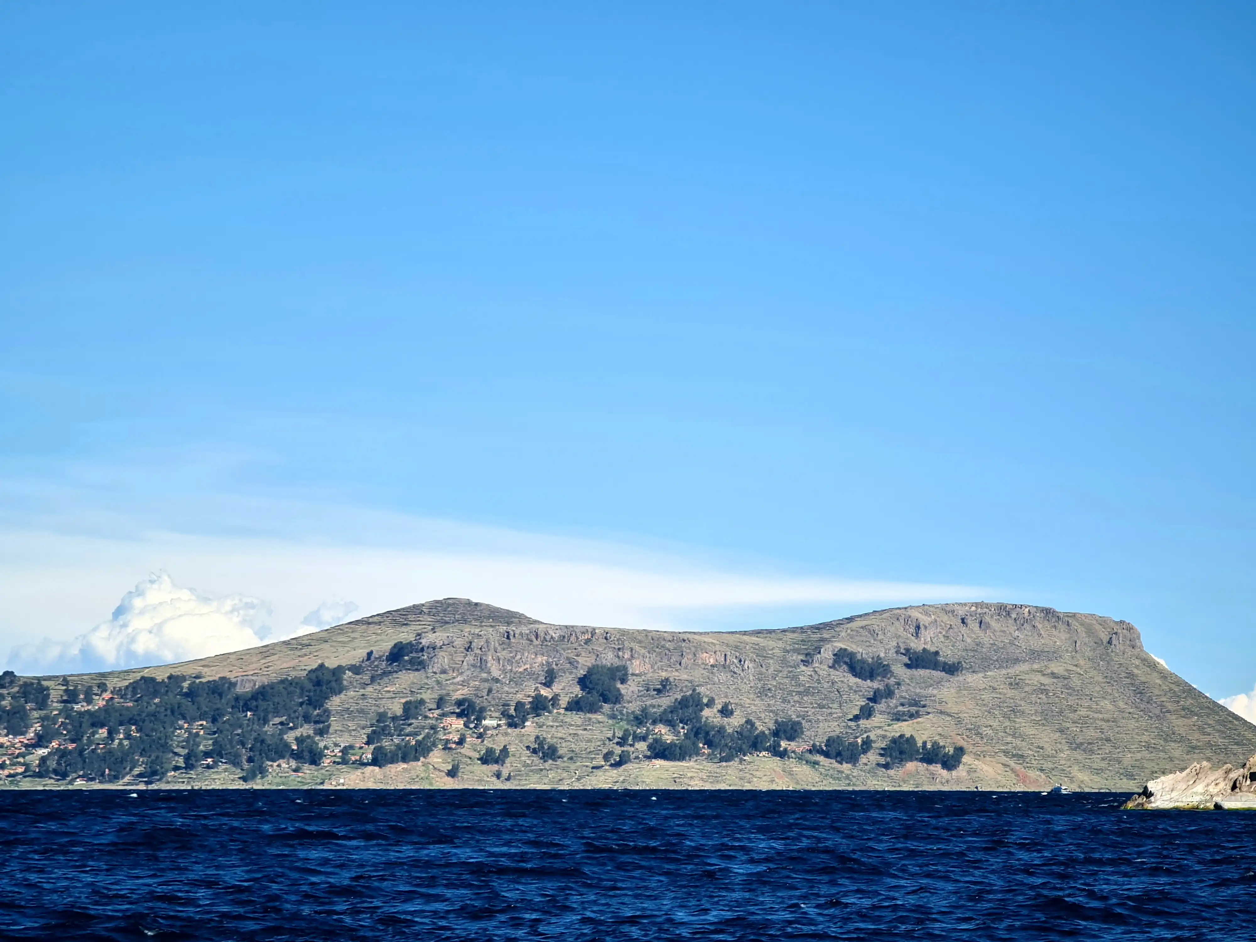 Vista panorámica de la Isla Amantaní, ubicado en Puno - Perú.