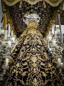 Vista trasera del paso de palio de la Virgen de la Victoria