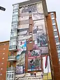 Mural alusivo a los Sucesos de Vitoria en un edificio de viviendas aledaño a la Plaza Tres de Marzo