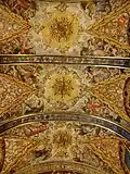 Bóvedas pintadas del interior de la iglesia.