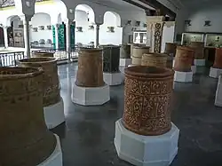 Colección de brocales del periodo califal -siglos VIII al XI- en el Museo Arqueológico y Etnológico de Córdoba (España).