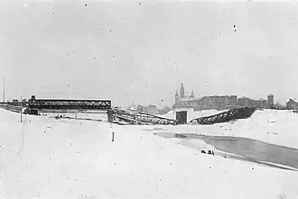 El Vístula helado y el puente Dębnicki volado por los alemanes en la II Guerra Mundial