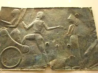 Placa de bronce amartillada. Escena de partida de un guerrero (quizá Anfiarao). Taller de Jonia (Asia Menor) (580 a.&nbsp;C.)