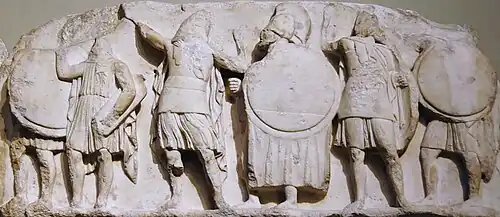 Guerreros (panel del friso secundario del podio)