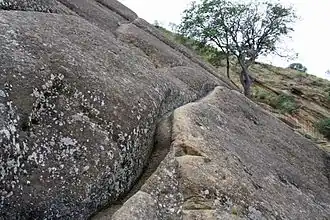 Colector de agua sobre el monasterio.