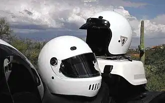 Cascos de motociclista integrales y abiertos