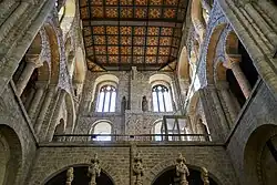 Transepto de la Winchester (iniciada en 1079 y consagrada en 1093).