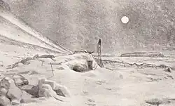 Una representación artística: Una luna llena en un cielo oscuro; sobre el terreno, un montón de nieve con una pequeña apertura cuadrada indica la cabaña, con un trineo dando la vuelta en el exterior. El área que lo rodea es todo nieve desolada y campos de hielo.