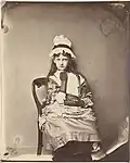 Xie Kitchin como Penelope Boothby, sentada, por Lewis Carroll el 1 de julio de 1876.