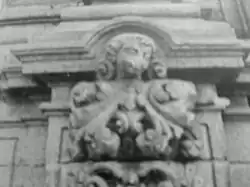 Zócalo de una pilastra.