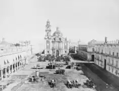 La plaza entre 1880 y 1900.
